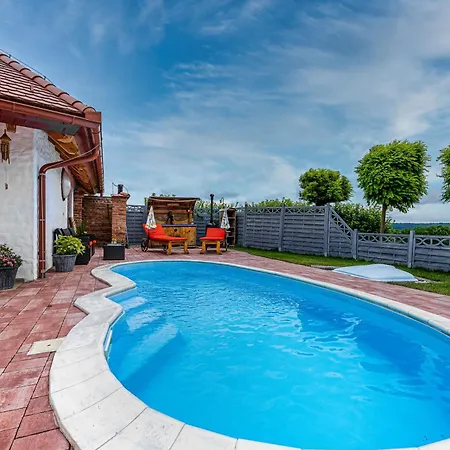Secret Wellness Pool Sauna And Whirlpool - Happy Bodonci