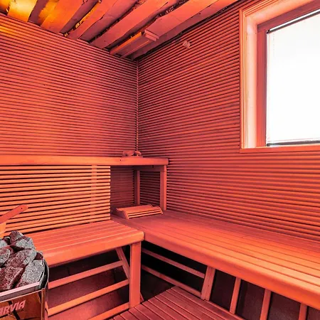 Secret Wellness Pool Sauna And Whirlpool - Happy بيت للعطل Bodonci