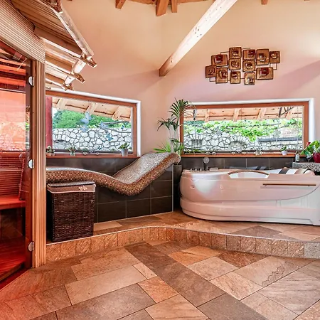 بيت للعطل Secret Wellness Pool Sauna And Whirlpool - Happy Bodonci