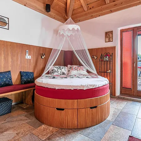 Secret Wellness Pool Sauna And Whirlpool - Happy